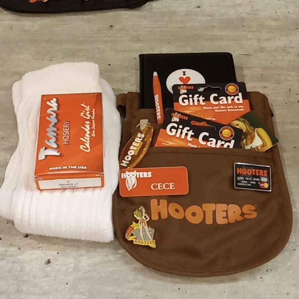 Loaded Hooters girl accessory pack + socks & hose